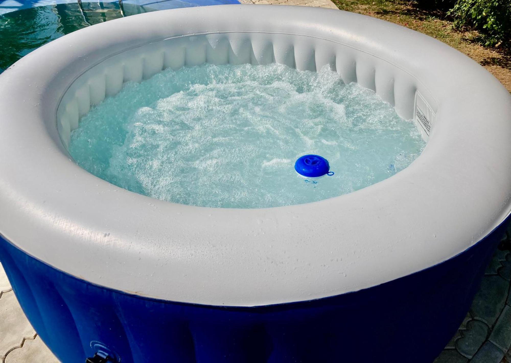 White House With Sauna And Jacuzzi โนวีซาด ภายนอก รูปภาพ